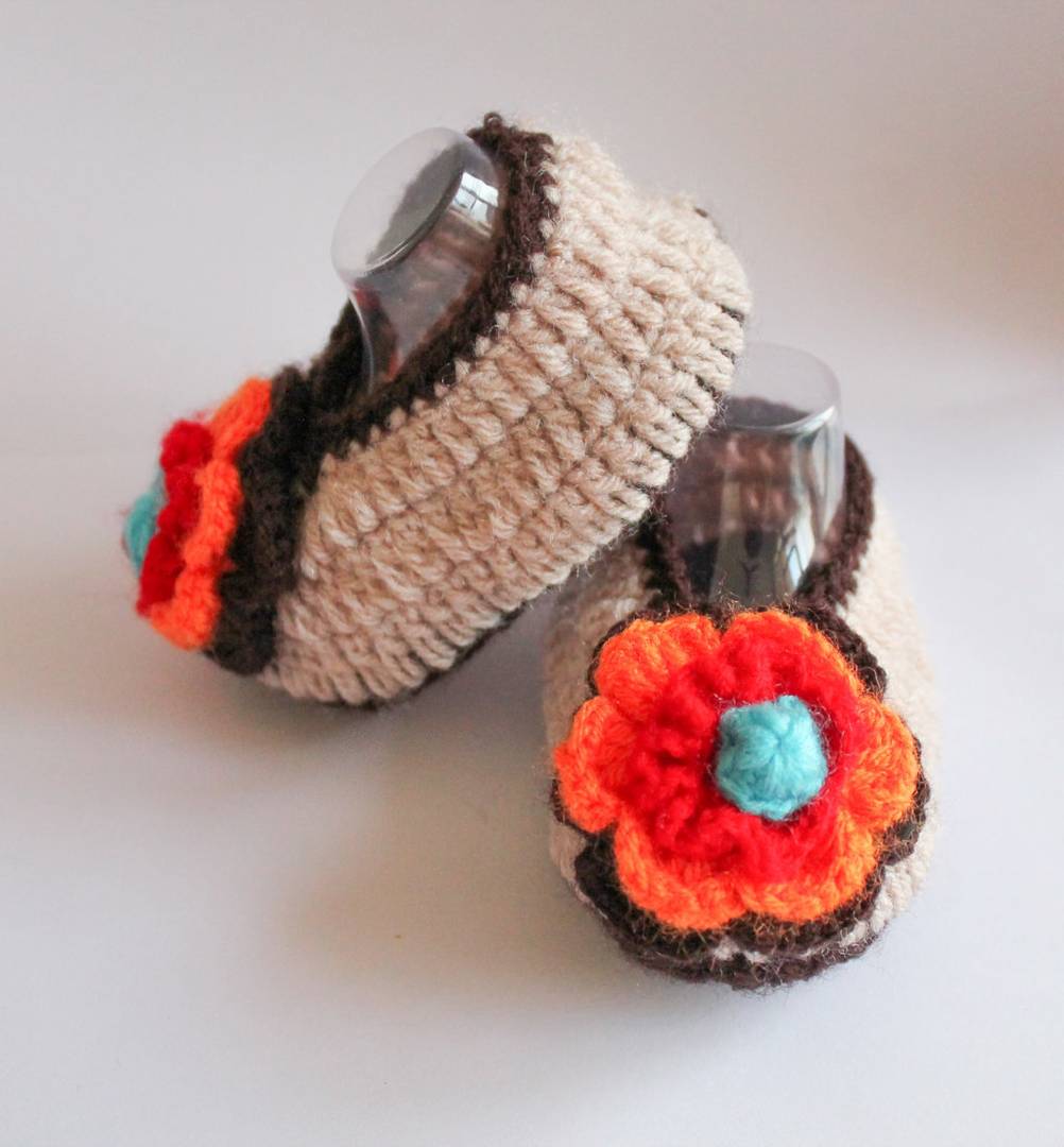 Woolen Soft Sole Multicoloured Booties For Kids